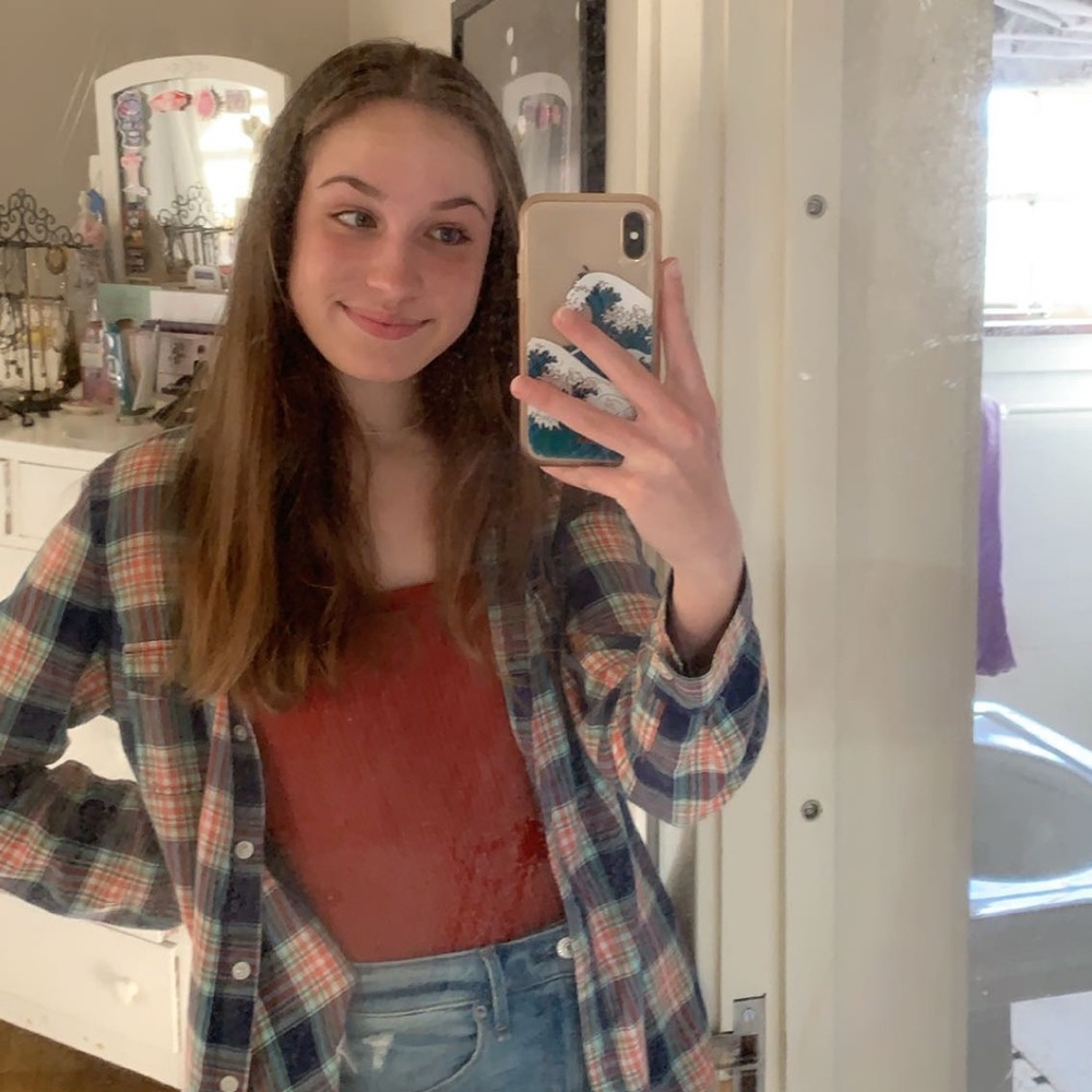 Meet your Posher, Tee